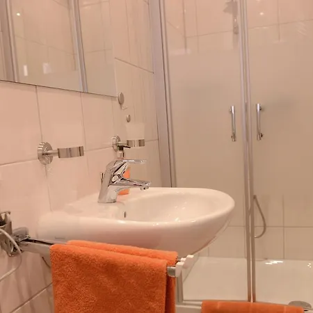 Weinhaus Graefen 3* Κόχεμ